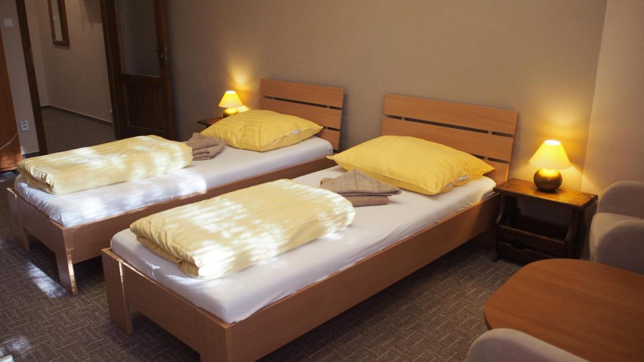 Hotel Slnecny Dvor Michalovce Eksteriør bilde