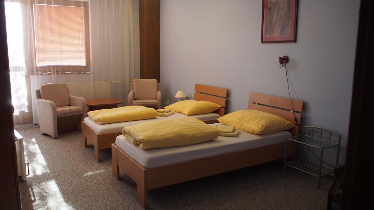 Hotel Slnecny Dvor Michalovce Eksteriør bilde