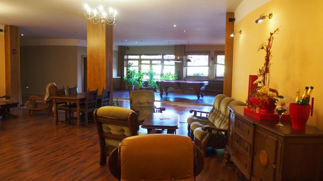 Hotel Slnecny Dvor Michalovce Eksteriør bilde