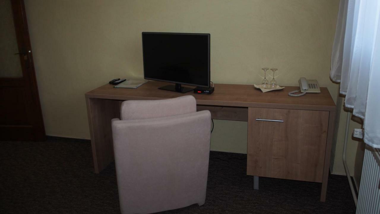 Hotel Slnecny Dvor Michalovce Eksteriør bilde